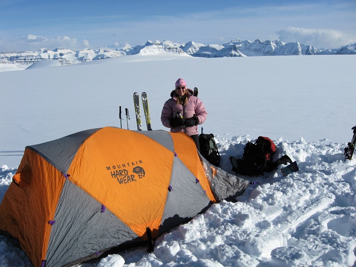 Lynn Martell auf dem Columbia Icefield