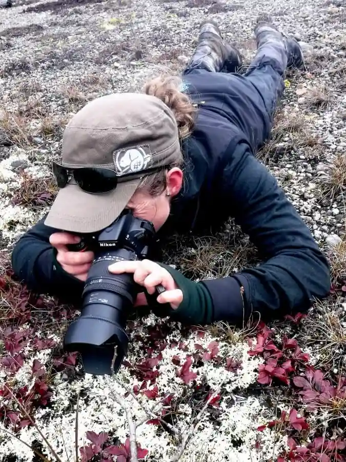 Verena Schmidt in Westkanada, sie fotografiert für den Wanderführer und die Vorträge