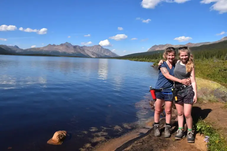2 Sommer in den Rockies - Malik, Piper, National Geographic Reiseabenteuer von Analena Schmidt und Verena Schmidt, im Tonquin Valley