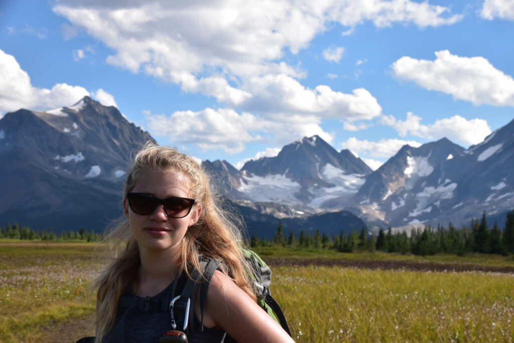 2 Sommer in den Rockies - Malik, Piper, National Geographic Reiseabenteuer von Analena Schmidt und Verena Schmidt; Analena im Tonquin Valley