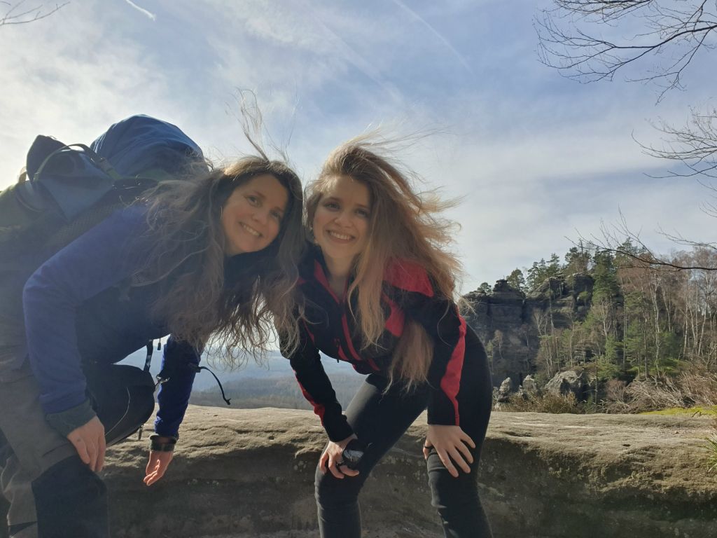 Autorinnen Analena Schmidt und Verena Schmidt gemeinsam unterwegs